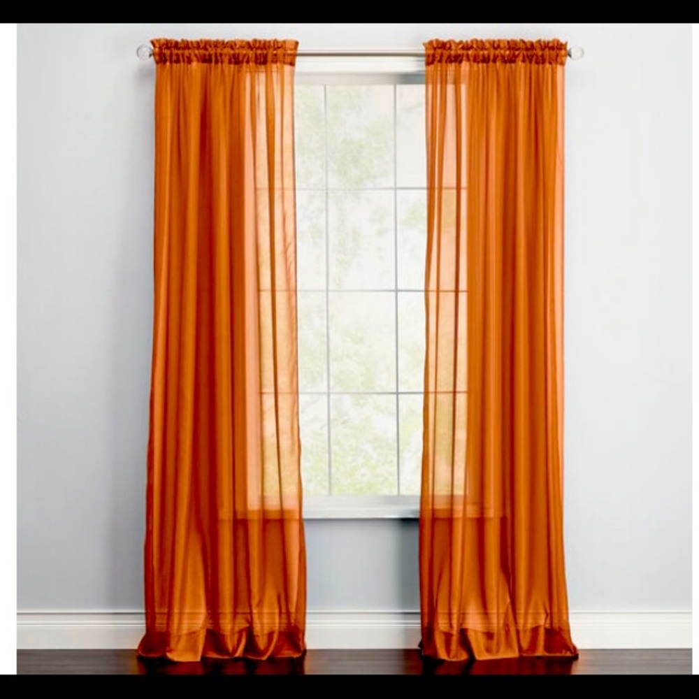 Rust, Sheer curtain panels